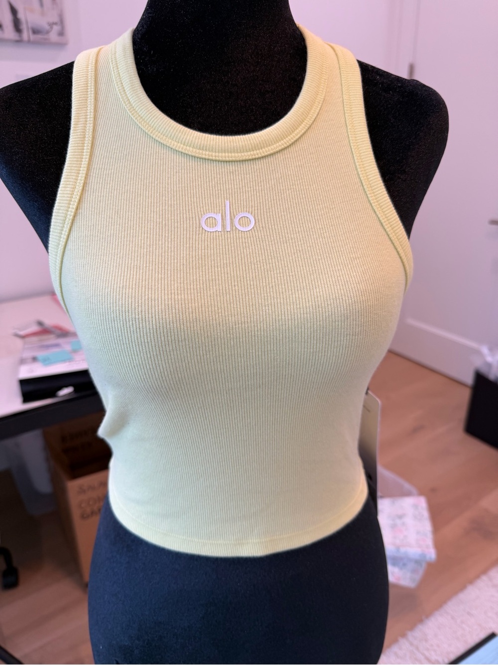 ALO Yoga Aspire  🌈NWT 🌈Ribbed Crop Tank in 💛Yellow💛